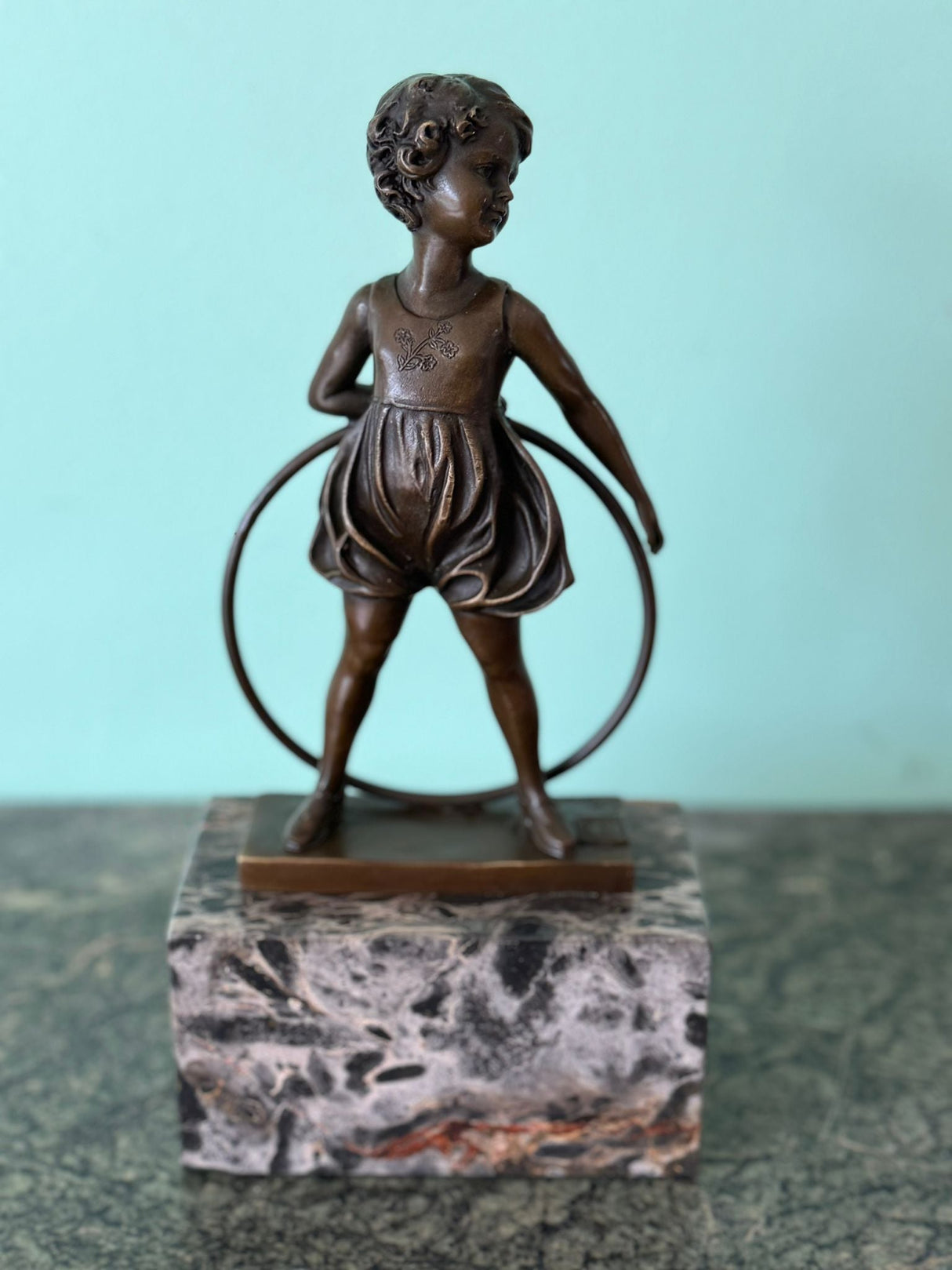 Sculpture Cerceau d'Enfant 25cm Bronze