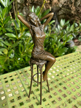 Sculpture Dame sur un tabouret 30cm Bronze