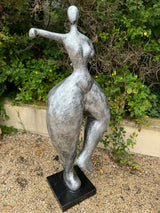 Statue Femme Nana Oeuvre Resine Decoration - 135cm - Argent