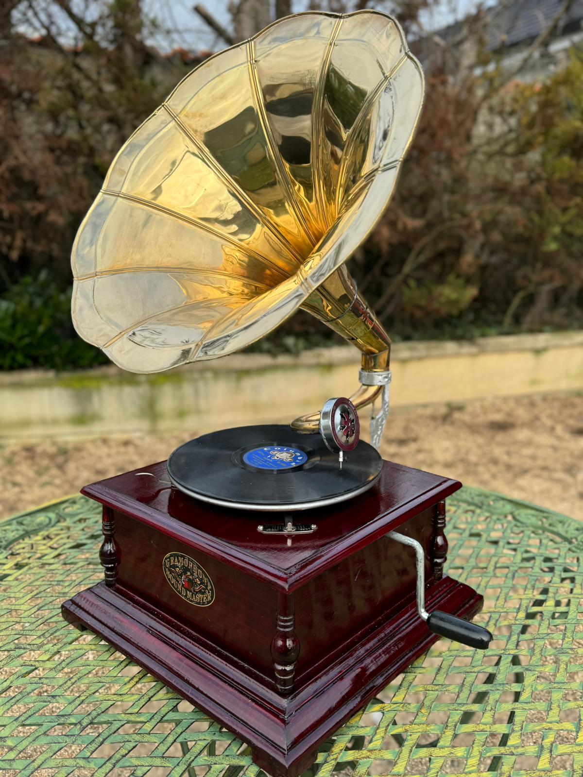 Gramophone avec pavillon pour disque 78 tours style antique