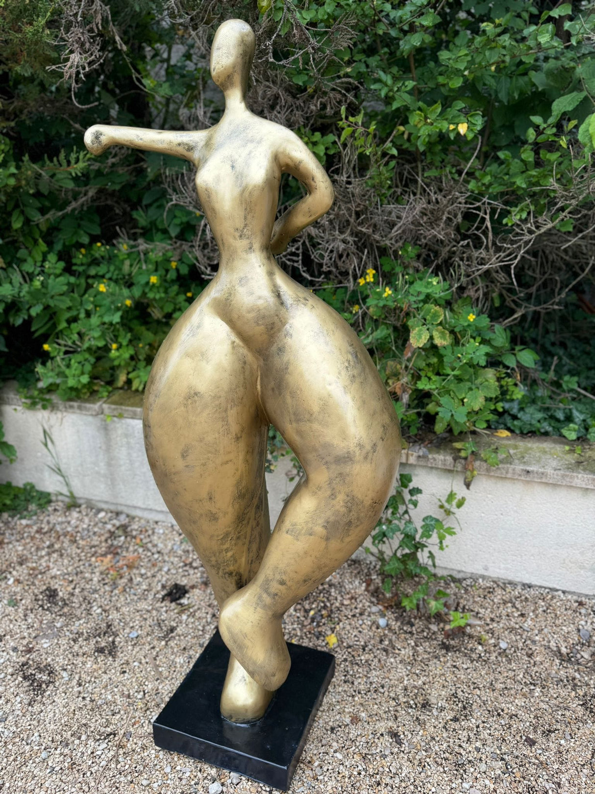 Statue Femme Nana Oeuvre Resine Decoration - 135cm - Bronze