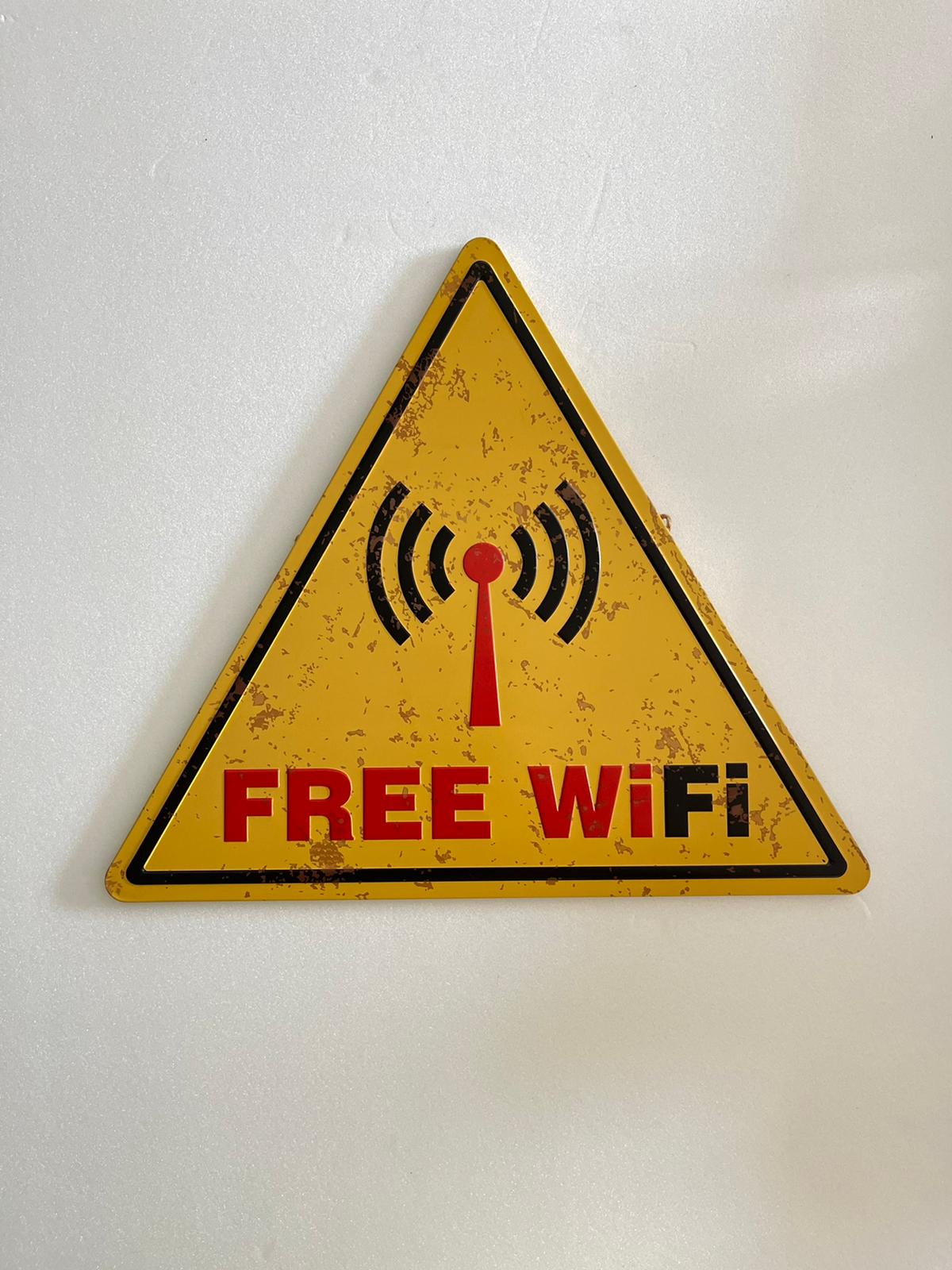 PLAQUE TRIANGLE MÉTAL WIFI 30x35 CM - PLAQUE DECORATIVE (8904706228564)