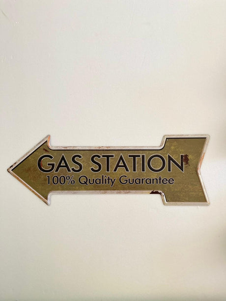 PLAQUE FLECHE MÉTAL GAS STATION 45x15 CM - PLAQUE DECORATIVE (8904705605972)